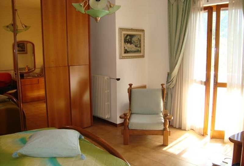 5 Stanze da Letto Stanze da Letto, ,3 BathroomsBathrooms,Villa,Vendita,1013