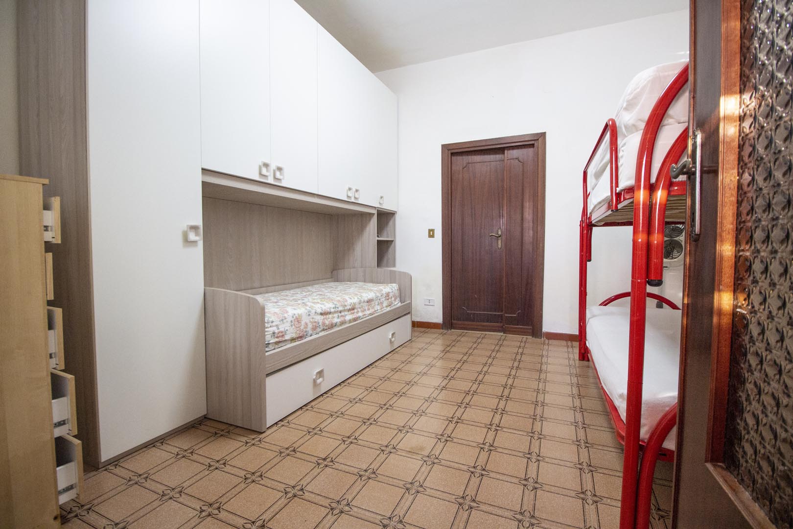 5 Stanze da Letto Stanze da Letto, ,3 BathroomsBathrooms,Appartamento,Vendita,1035