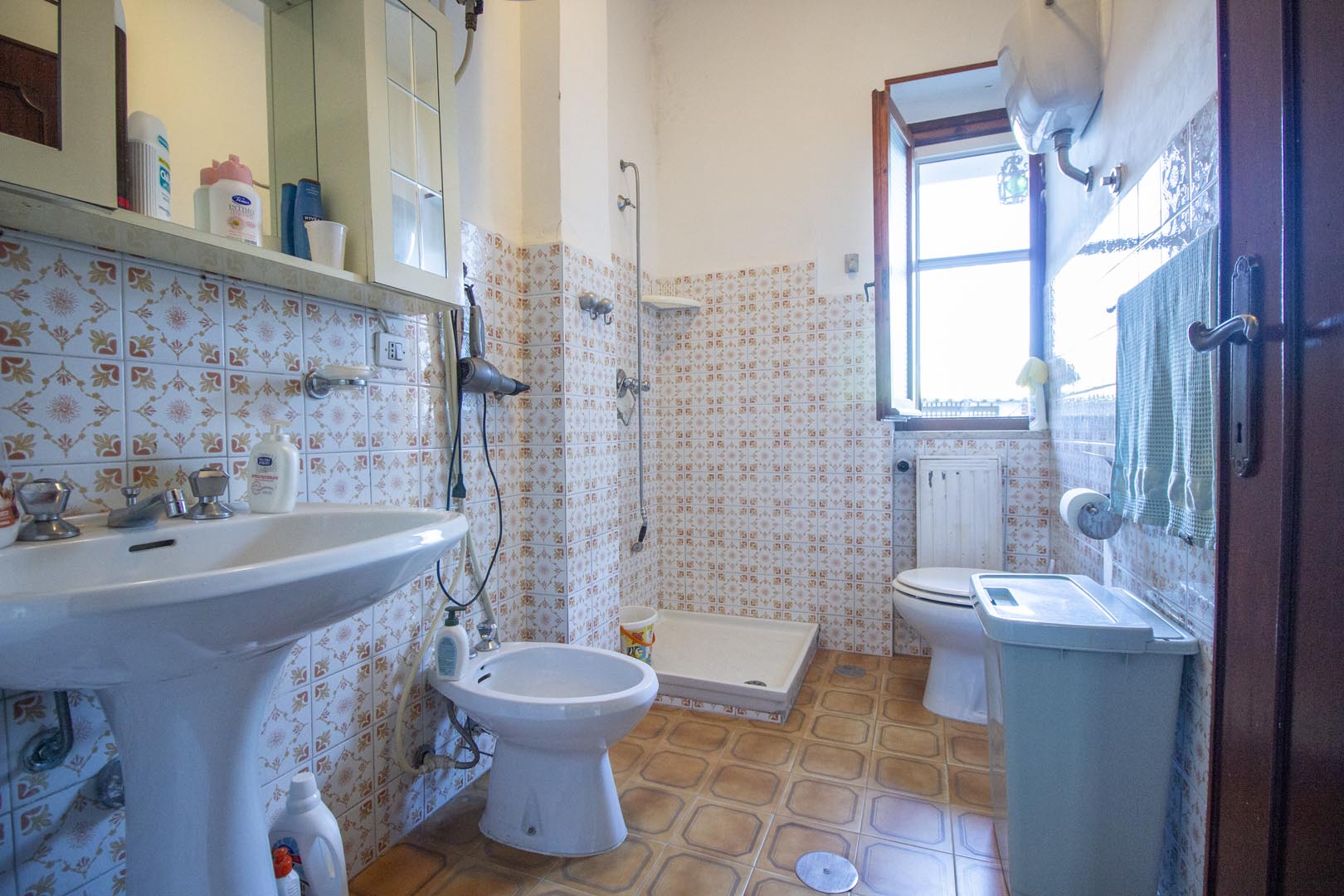 5 Stanze da Letto Stanze da Letto, ,3 BathroomsBathrooms,Appartamento,Vendita,1035