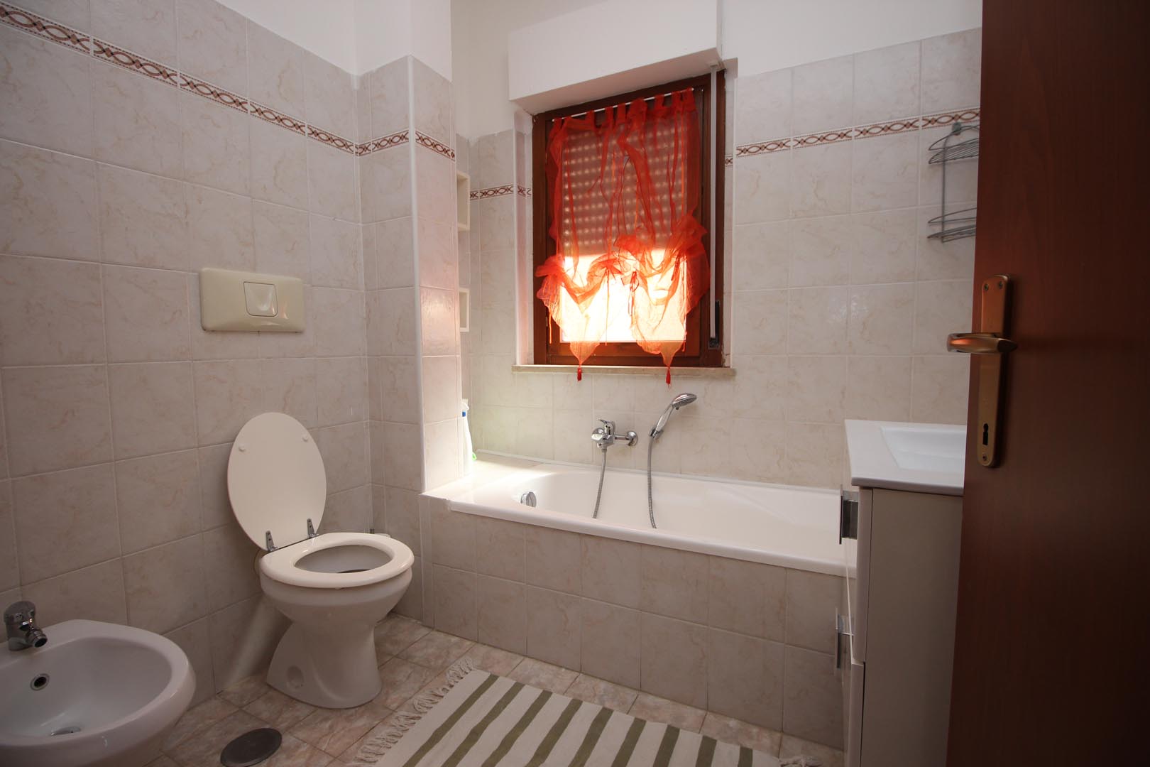 4 Stanze da Letto Stanze da Letto, ,2 BathroomsBathrooms,Appartamento,Affitto Breve,1065